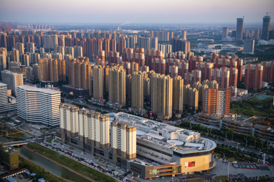 阜阳吾悦城市广场南眺 张洪摄