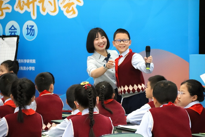 海纳众智日夜勤成都海滨小学老师功成有数列精品