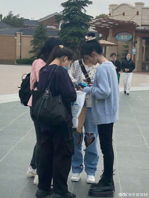 迪士尼|鞠婧祎_新浪新闻