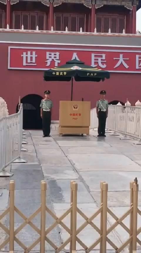 武警值班站岗图片图片