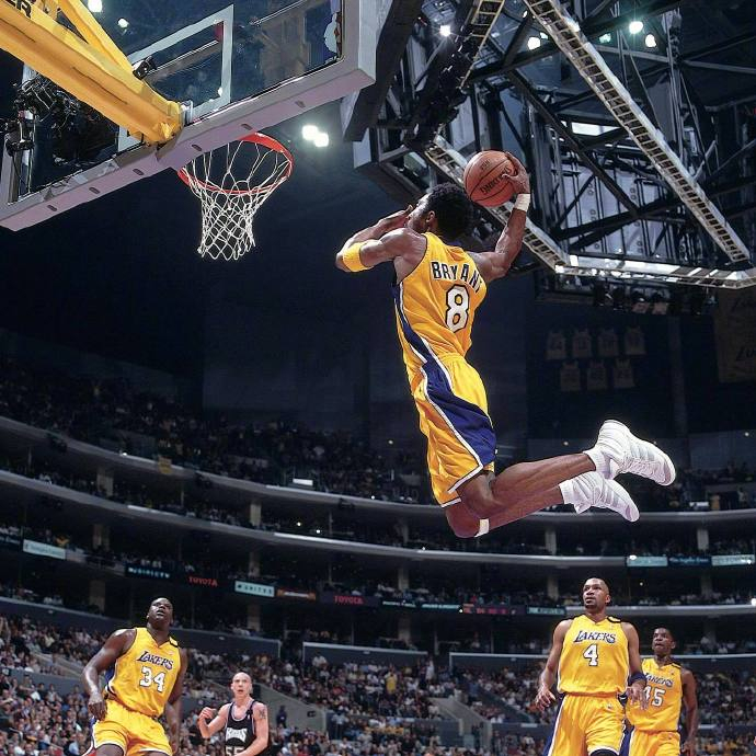 8号时期的科比打法真的太劲爆了!