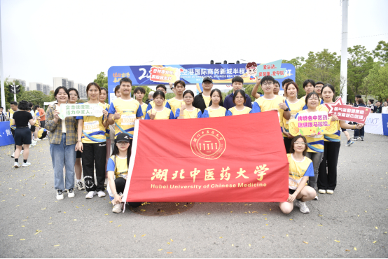 5000跑友齐聚空港新城 2024武汉空港国际商务新城半程