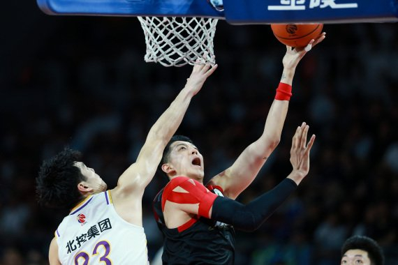 沈梓捷上篮，本场他一人拿下23分。