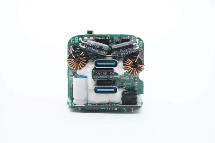 pcba模块背面焊接整流管,氮化镓合封芯片,反馈光耦,同步整流控制器和