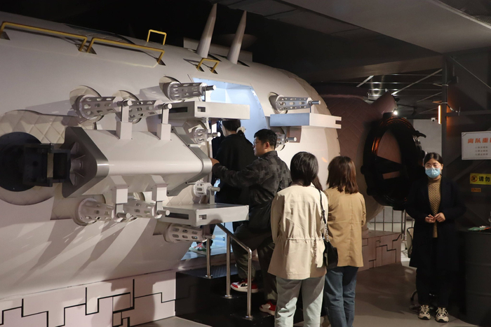 东方航天港指控中心科普馆位于东方航天港海上发射技术服务港,集"发射