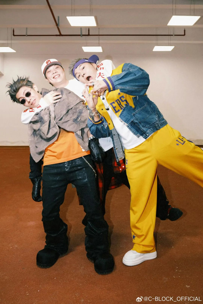 cblock三小只合体!|合体|青春_新浪新闻