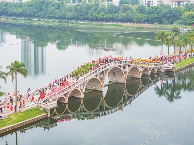 桂风壮韵三月三游客乐享嘉年华