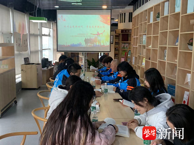 练成的》,一场别开生面的"绿书签"读书分享会在南园社区弘文书店举办