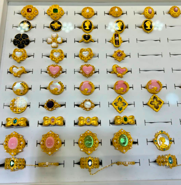 ▲ amber柜台的部分金饰。图 / 受访者提供
