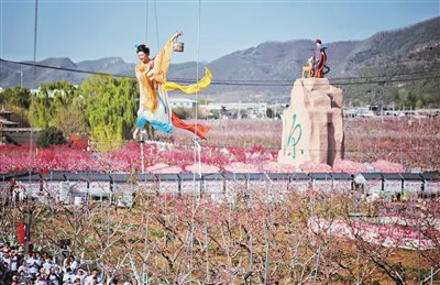 平谷桃花节开幕 可乘"电音巴士"赏花