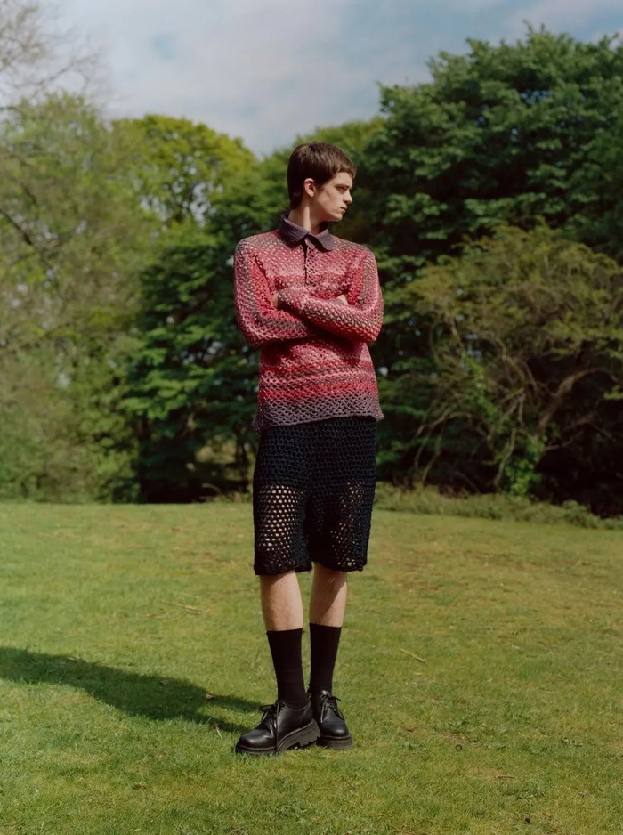 穿的雄赳赳,你可以穿得花里胡哨,可以穿紧身,也可以穿半透明的衣服,最