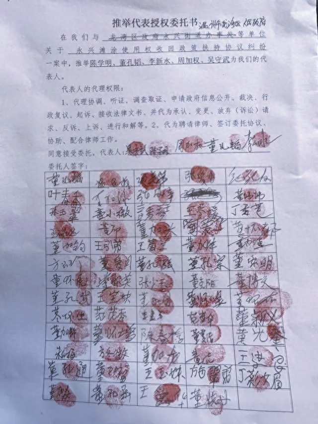 中青评论1735名村民起诉区政府不管谁赢都是法治的胜利