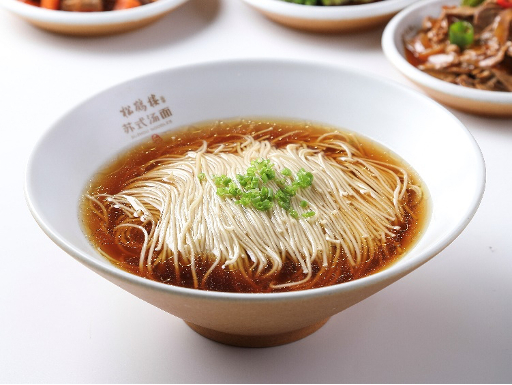 但若是走进上海松鹤楼的门店,在沉淀的文化底蕴中,食客丝毫不会有一种