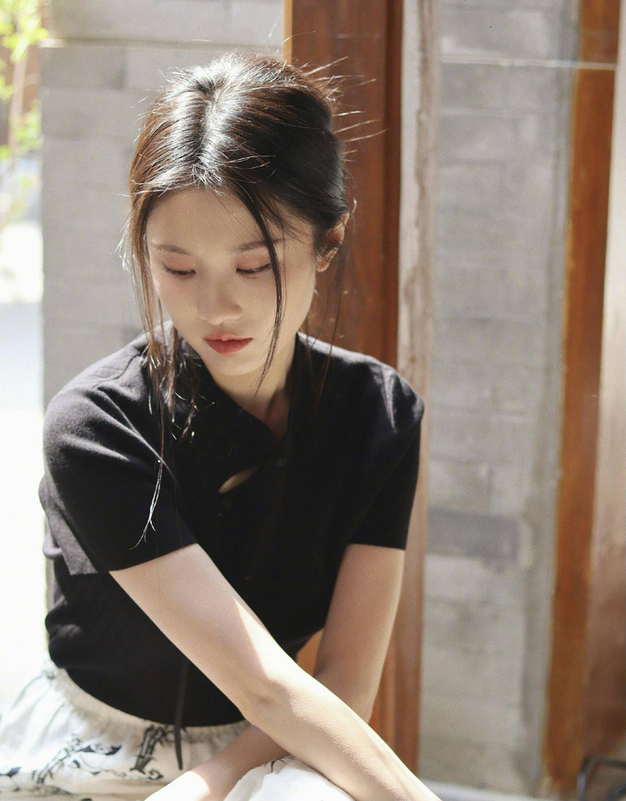 张慧雯全新时尚大片释出,新中式的高级氛围感拉到极致|欢乐颂5|张慧雯