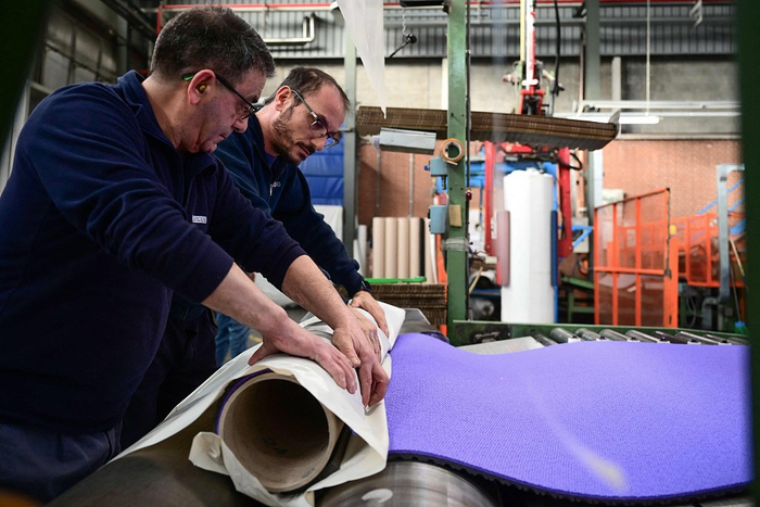 紫色跑道蕴含高科技。