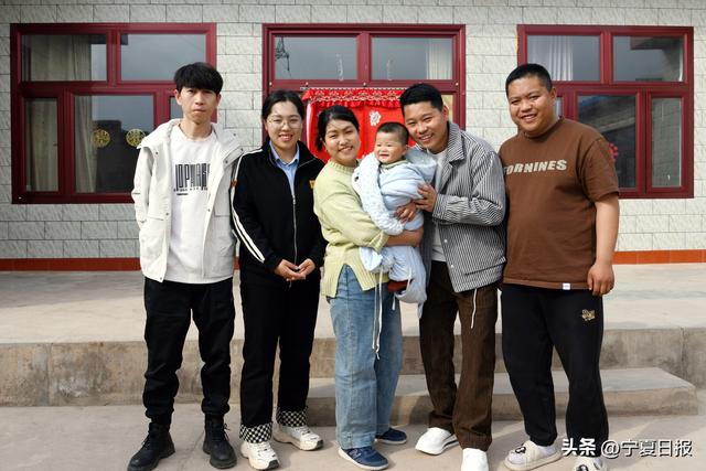 闽宁镇四胞胎话成长看变化