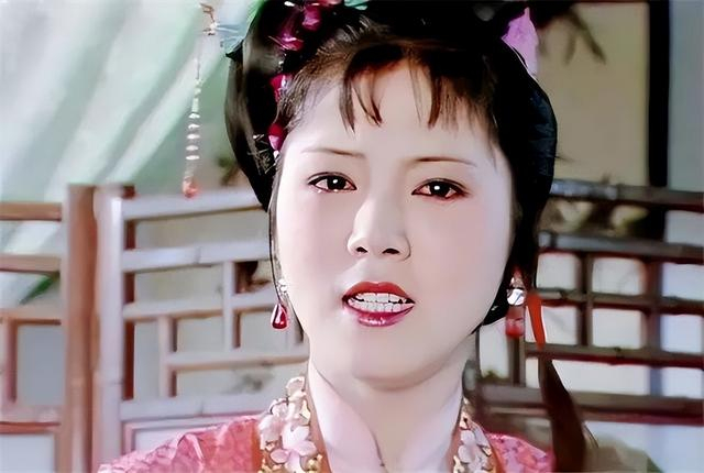 87版《红楼梦》袭人:因太漂亮被化妆"变丑",如今成富婆开超跑