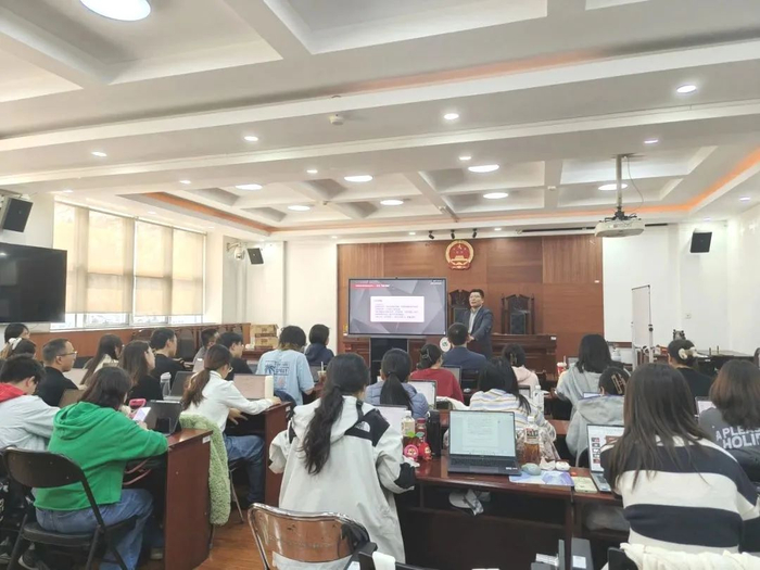 在第二部分"文书写作"中,陈老师向同学们介绍了司法实务中的主要文书