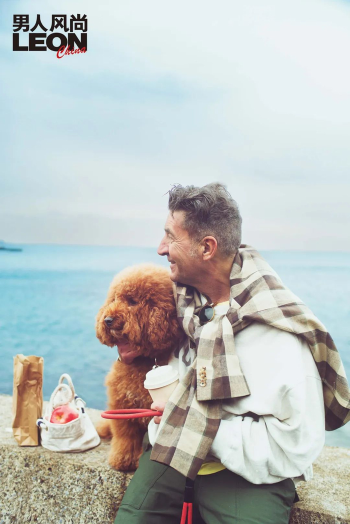 formicola×ships卫衣 1150元/remirelief,裤子 1520元/jeanikt 恤