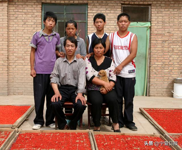 闽宁镇四胞胎话成长看变化