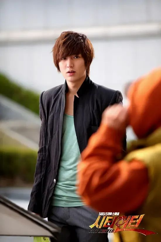 但可惜,李敏镐的颜值时常受到韩国酵母的影响.