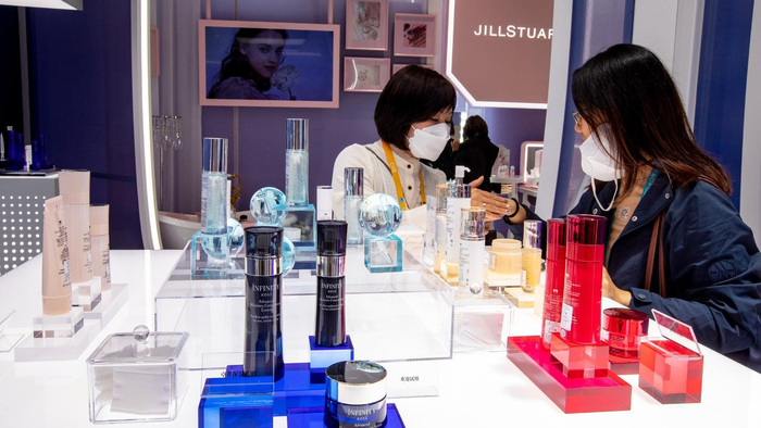 这波红利的主角,花西子,橘朵,红地球等作为出圈系列视频中的主要产品