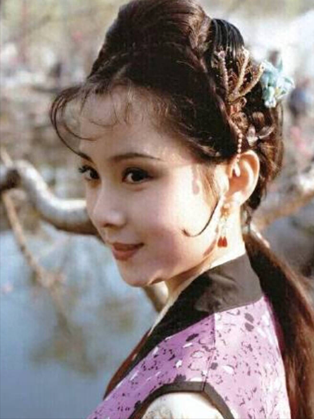 87版《红楼梦》袭人:因太漂亮被化妆"变丑",如今成富婆开超跑