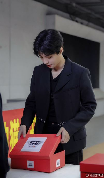 王俊凯你还是那么幽默,进盒子里以后的小凯:不可能就这么简单
