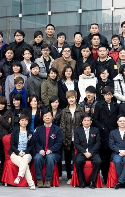 天娱古早全家福96,李宇春c位,旁边是龙丹妮!