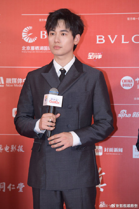今天的北影节红毯小生小花生图 明星96: 胡先煦 黄明昊 黄俊捷