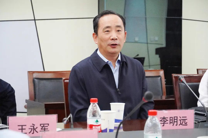 李明远到西安交通大学走访看望党外代表人士