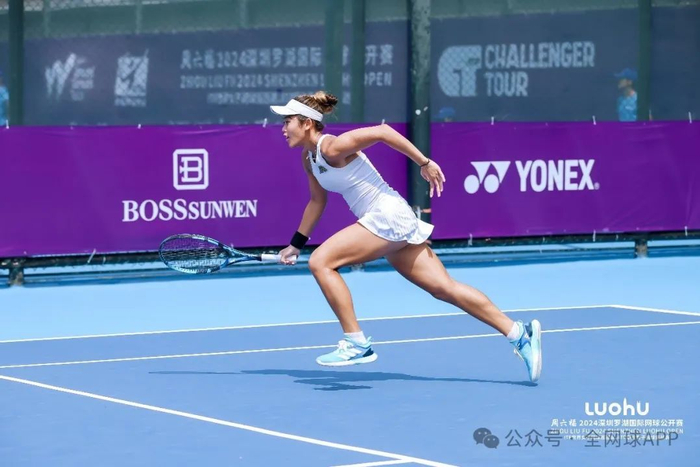 赛后,获得胜利的中国金花王蔷和中国香港球员王康怡接受中央广播电视