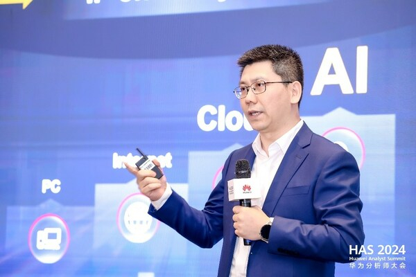 华为数据通信产品线副总裁赵志鹏发表演讲华为展示了其在数据通信领域
