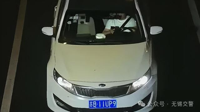 金城路一经贸路东出主线(由东向西)车牌:苏b22v03违法地点:s340省道