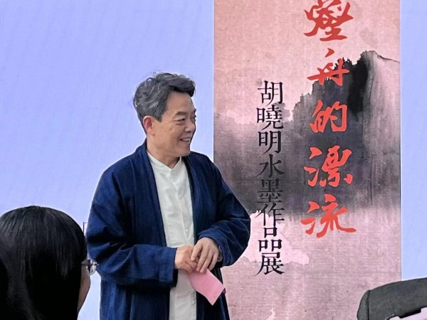 采访对象供图胡晓明,熟悉他的人会喊他一声"胡老师""胡教授""胡馆长"