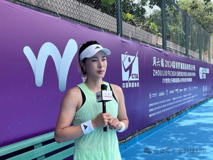 赛后,获得胜利的中国金花王蔷和中国香港球员王康怡接受中央广播电视