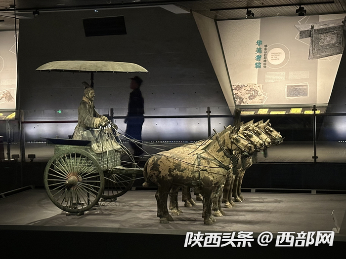 保养结束秦始皇的两辆豪车齐聚展出记者带你看保养细节