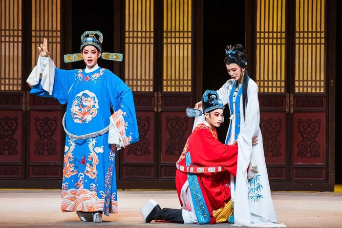 浙江小百花越剧团剧目《陈三两》，年轻演员挑大梁。  剧团供图