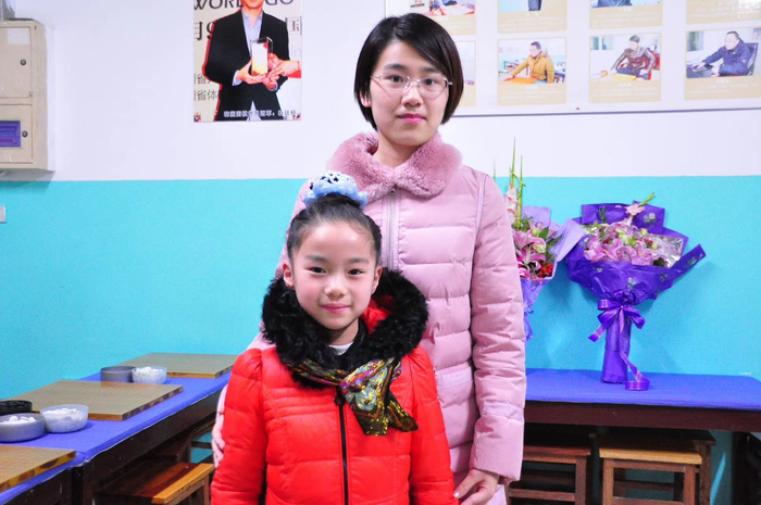 当年还是个孩子的徐海哲，如今已经和於之莹（右）一起征战围甲联赛。 受访者供图