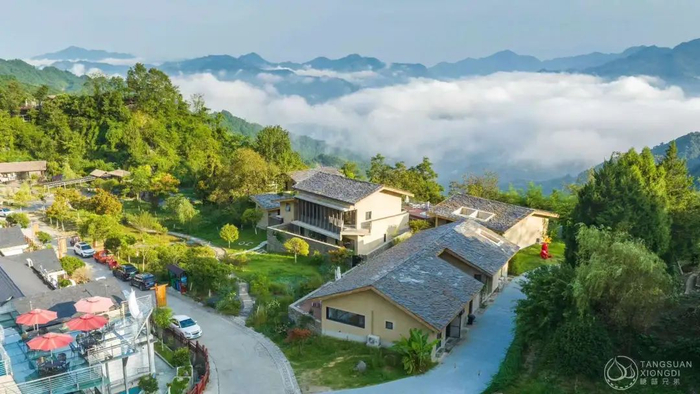 紫阳县坚持以"全域旅游示范县"创建为总抓手,以"汉江宿集"高端民宿