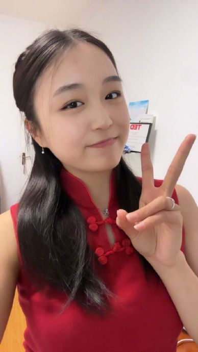 花滑运动员@朱易beverly 更新社媒…|花样滑冰|朱易