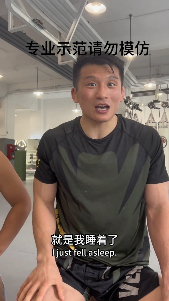 金翅大鹏张立鹏zhanglipeng演示被裸绞绞晕与绞睡的区别