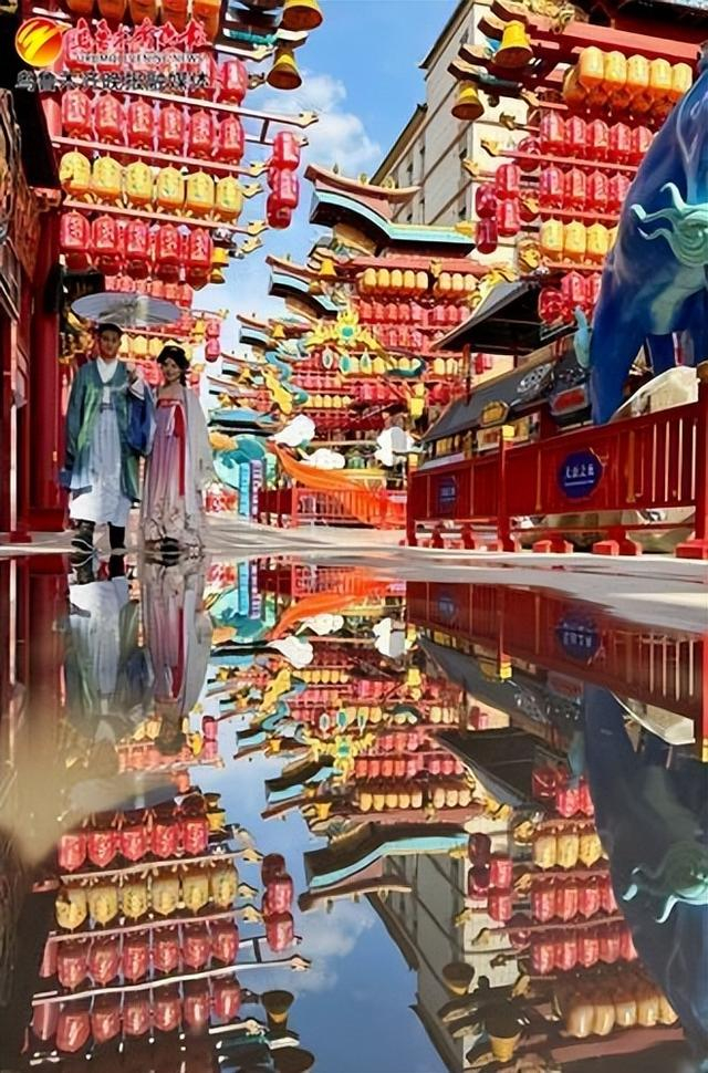 　　4月18日，在天山明月城，新增旅拍项目正在拍摄宣传图册。记者石磊 雷婷摄