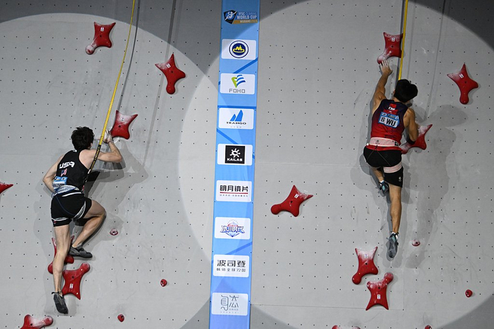 伍鹏和沃森在决赛中。