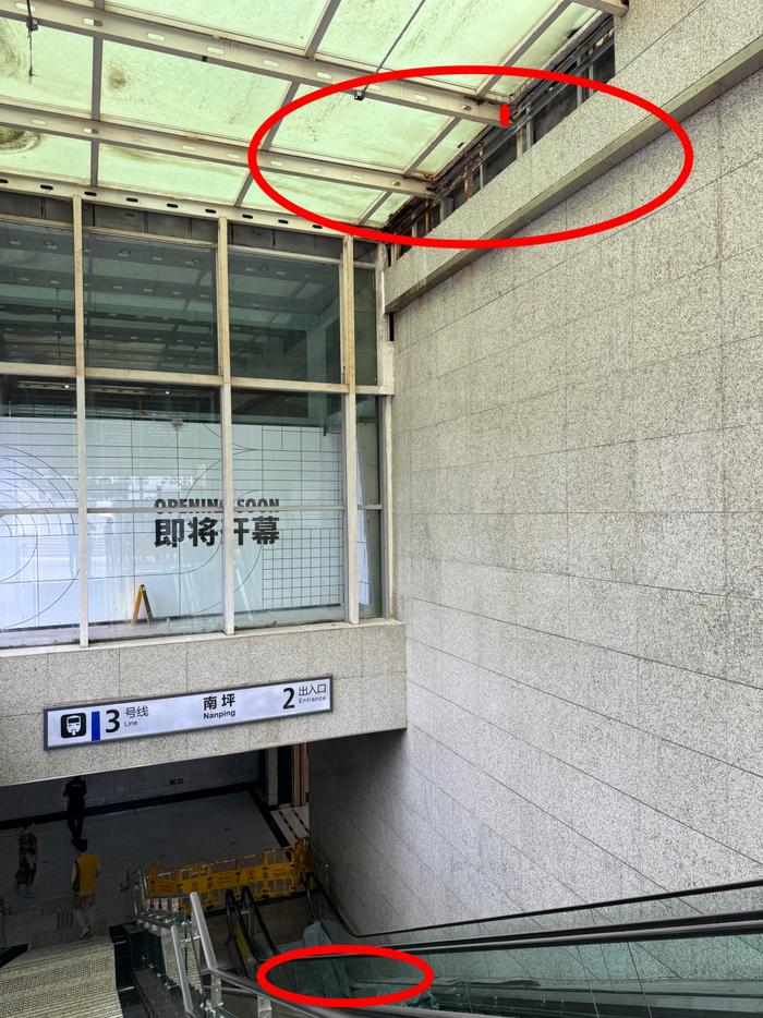 重庆地铁站孕妇被墙砖砸伤,最新情况