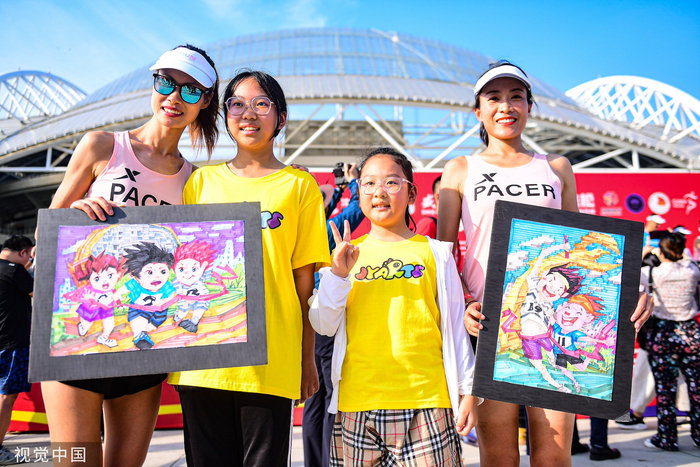 配速员通常会在赛服帖上“PACER“标签 图片来源：视觉中国