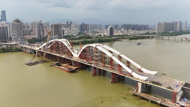 惠州鹅城大桥开始架设引桥匝道桥钢梁