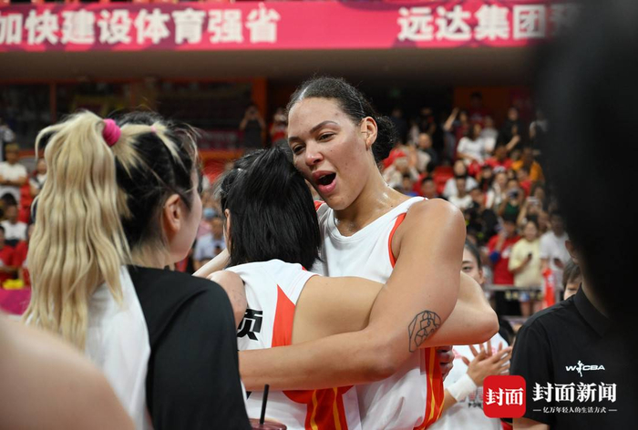 坎贝奇复出助四川女篮获胜 赛后喜极而泣|图集