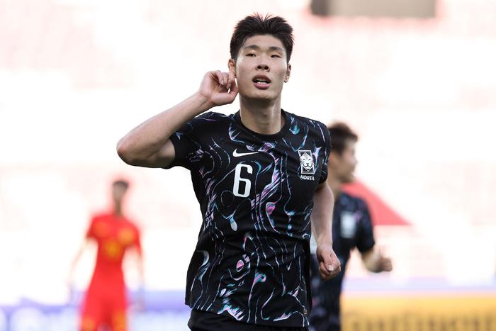 韩国队的李泳俊在本场比赛梅开二度。