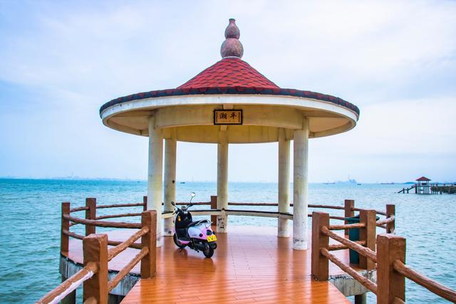 广东湛江特呈岛,碧海蓝天,空气清新,私藏着美轮美奂的银色沙滩